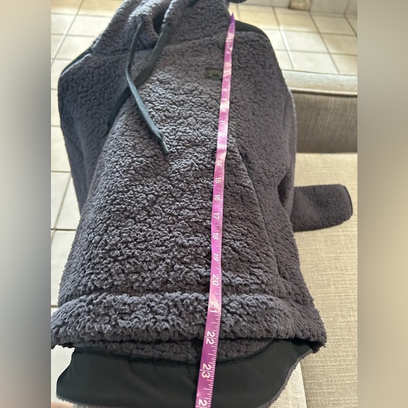 Under Armour Teddy Bear Sweater Size M - Picture 9 of 10